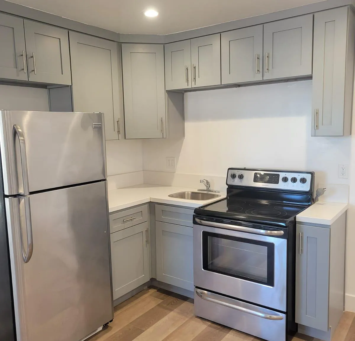 181 W 41st Pl — Photo 1