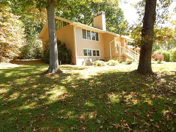 2nd image of 381 Hidden Lakeview Cir