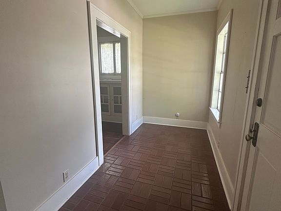 2nd image of 559 Gladstone Blvd