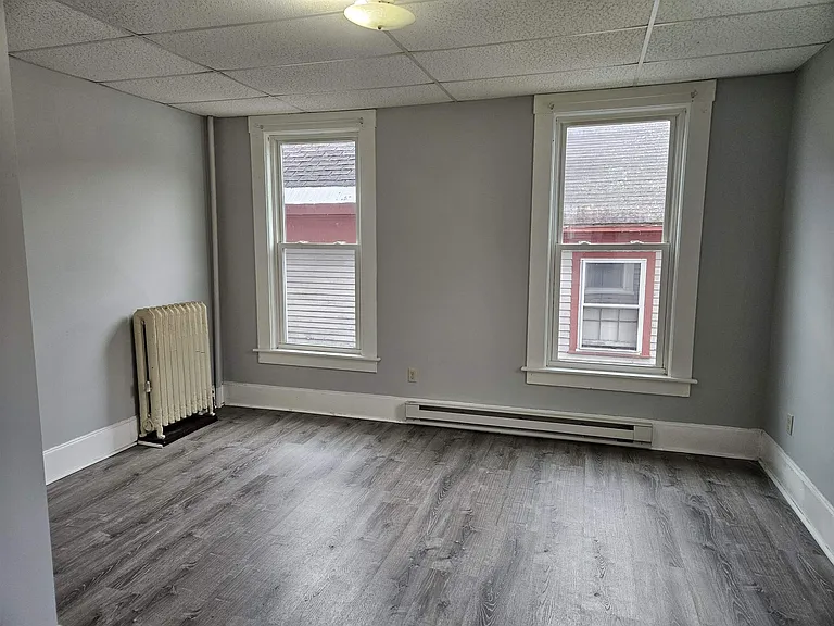 21 S Main St #4 — Photo 2