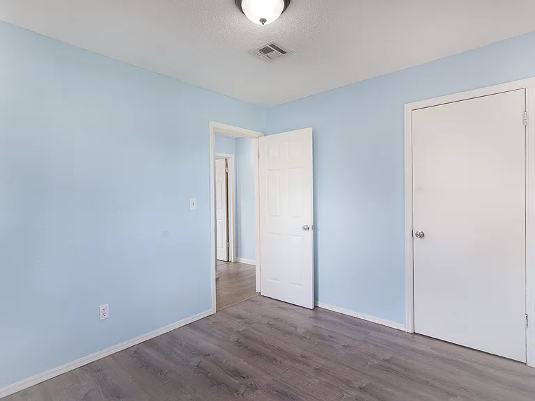 236 S Norman Ave — Photo 11