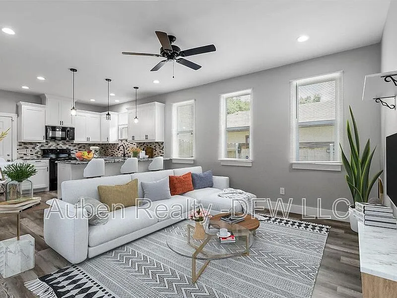 3 bed, 2.0 bath, 1517 sqft, $1,550 — Photo 2