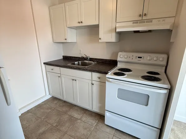 346 Elgin Ct #9, Oshawa, ON L1J 2P4