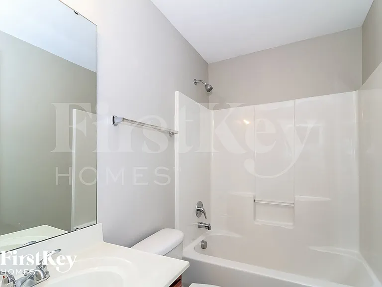 545 Lakewood Glen Ct — Photo 13