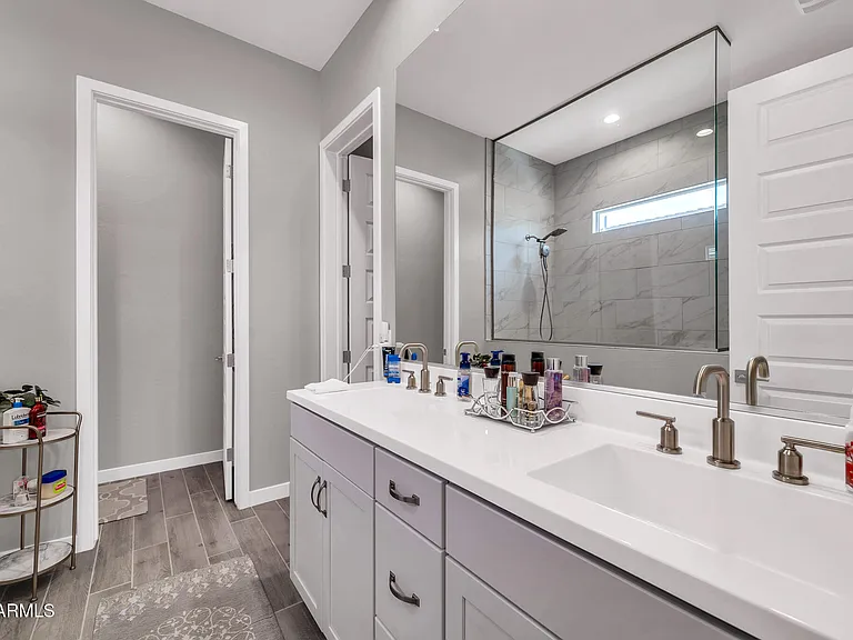10518 W Albert Ln — Photo 19