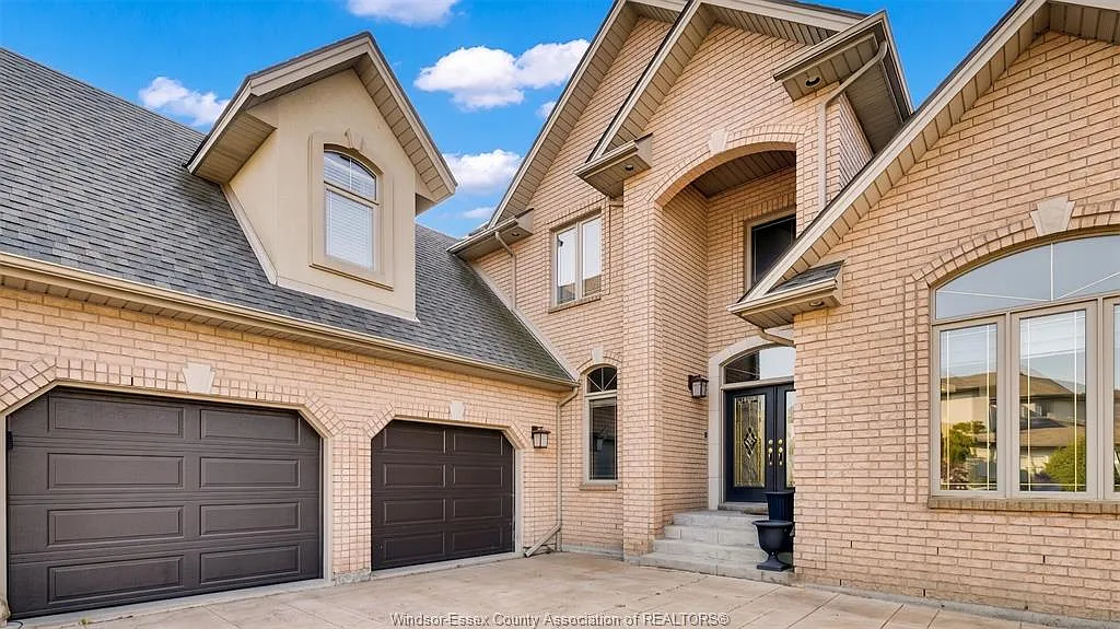 6 bed, 4.5 bath, 5000 sqft, $5,000 — Photo 3