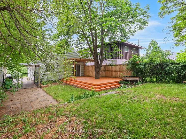 219 Lancaster St W — Photo 47