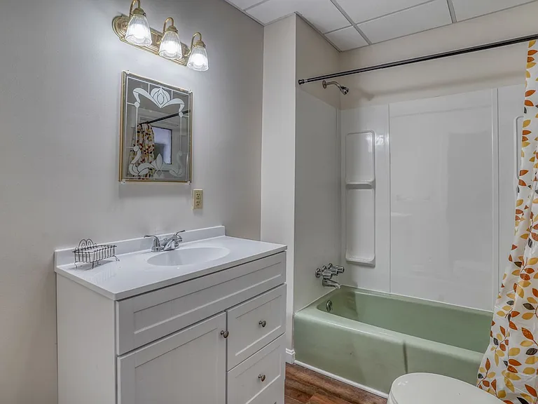 132 W Mount Vernon St — Photo 38
