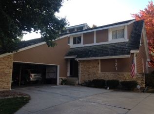 121 NW Teakwood St, Lees Summit, MO 64064