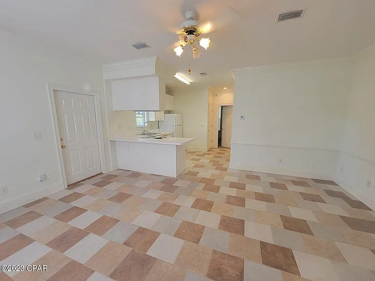 2617 Cypress St — Photo 3