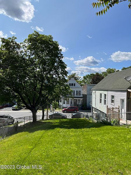 3rd image of 9 Pine St Street