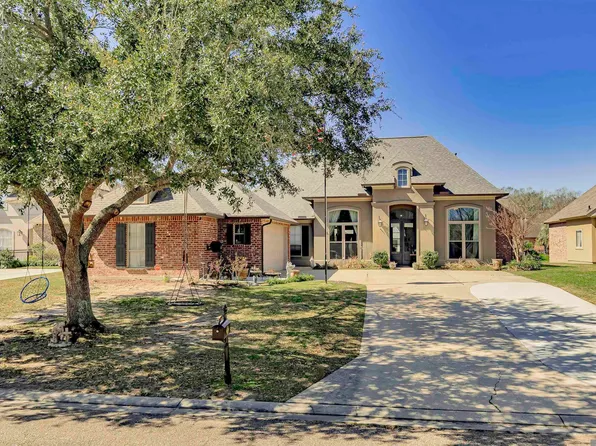 12351 Oak Brook Dr, Geismar, LA 70734