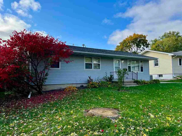 1113 Dover St, Iowa City, IA 52240