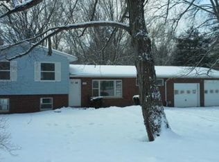 11860 Four Lakes Dr, South Lyon, MI