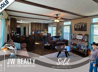 1001 Beaumont St, Anahuac, TX 77514