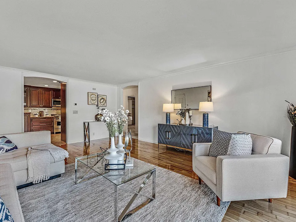 1120 Hollywood Ave #1