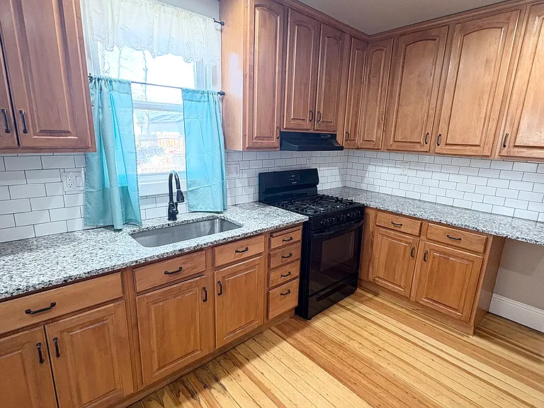 928 N Corona St — Photo 25