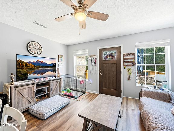 4th image of 368 Overlook Dr