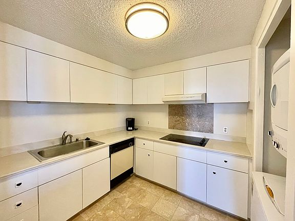 5th image of 1910 Ala Moana Blvd APT 36B
