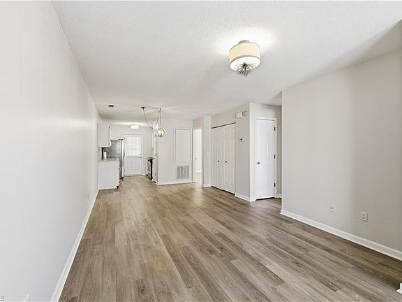 4th image of 1000 Westbrook Ct