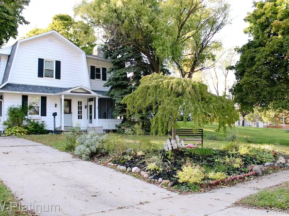 1611 6th St, Port Huron, MI 48060