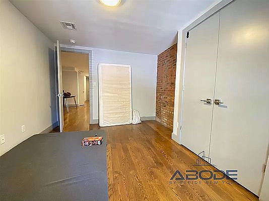 5th image of 1258 Jefferson Ave #1R