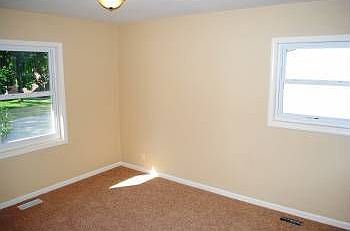 4th image of 1052 Broadmore Ln