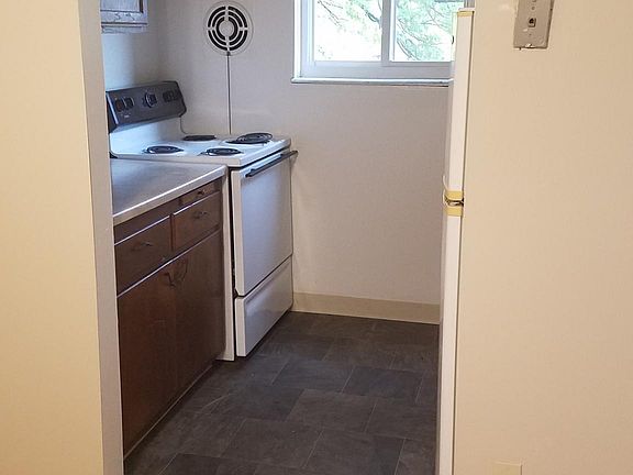 5th image of 1285 W Clifton Blvd #11