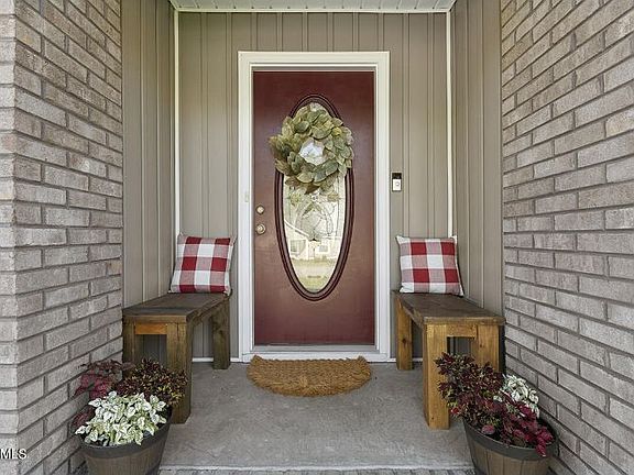 4th image of 161 Signet Ln