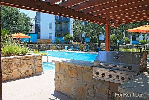 4th image of 1300 Patricia APT 912