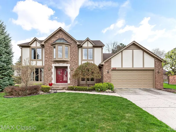 23181 Baypoint Dr, Farmington Hills, MI 48335
