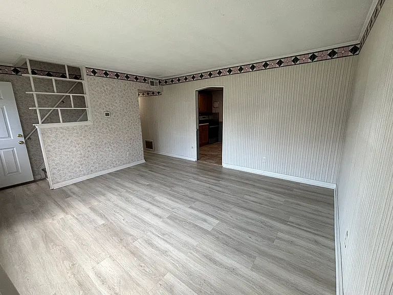 2030 Eastman Ave — Photo 3