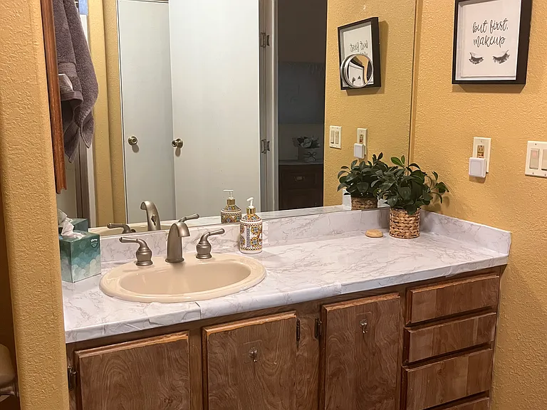 Elizabeth Dr — Photo 11