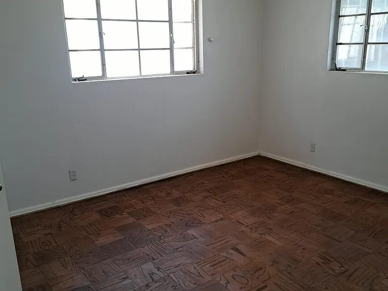 1504 Fairfield Dr — Photo 3