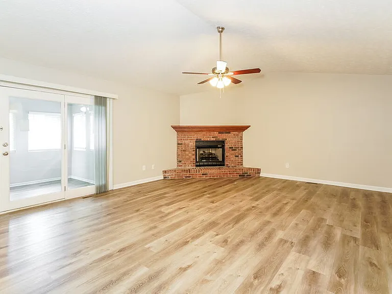 3124 Eastpointe Dr — Photo 3