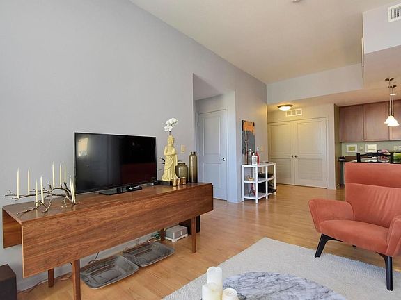 4th image of 8165 E Lowry Blvd Unit 204