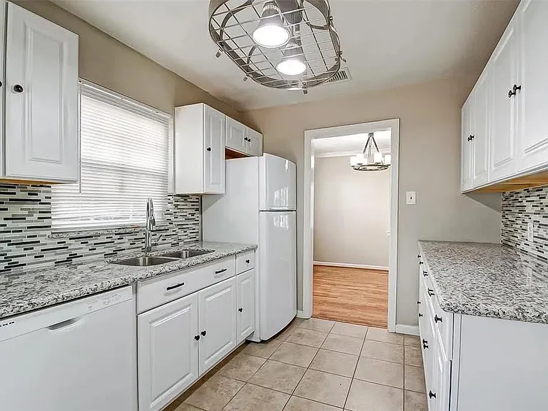 4409 Effie St — Photo 11