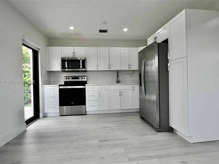 3018 SW 25th Ter #3018 — Photo 9
