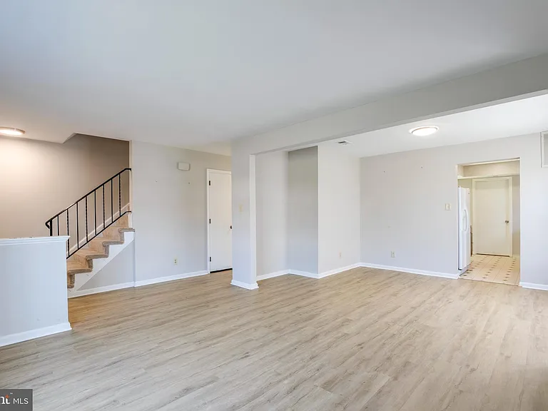 322 Clay St — Photo 8
