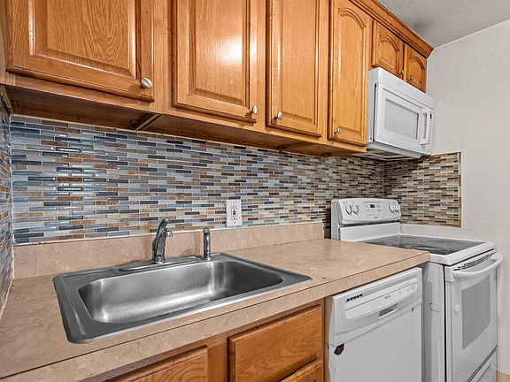 4th image of 43 Van Wagenen Ave APT Gb
