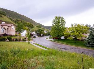 149 E Rolling Hills Dr, Centerville, UT 84014