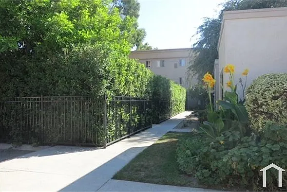 1000 N Hobart Blvd #160 — Photo 5