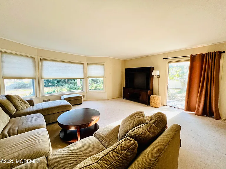 8 Corey Dr — Photo 10