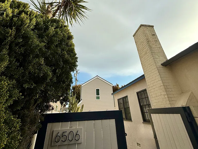 6506 W 83rd St — Photo 28