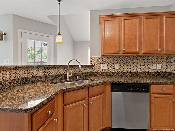 3rd image of 196 Oakmount Dr