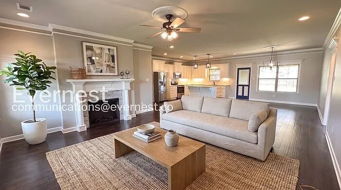 4 bed, 3.0 bath, 1960 sqft, $1,845 — Photo 3