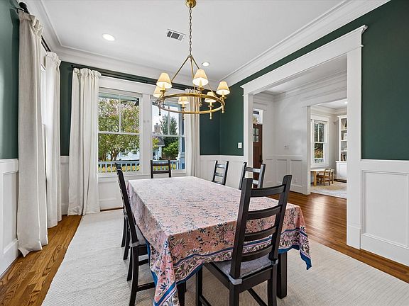 5th image of 601 E 21st St