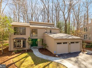 10419 Crossing Creek Rd, Rockville, MD 20854