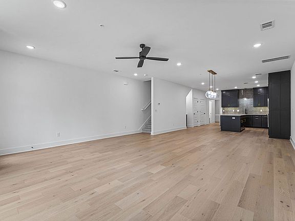 5th image of 4110 W Olive St