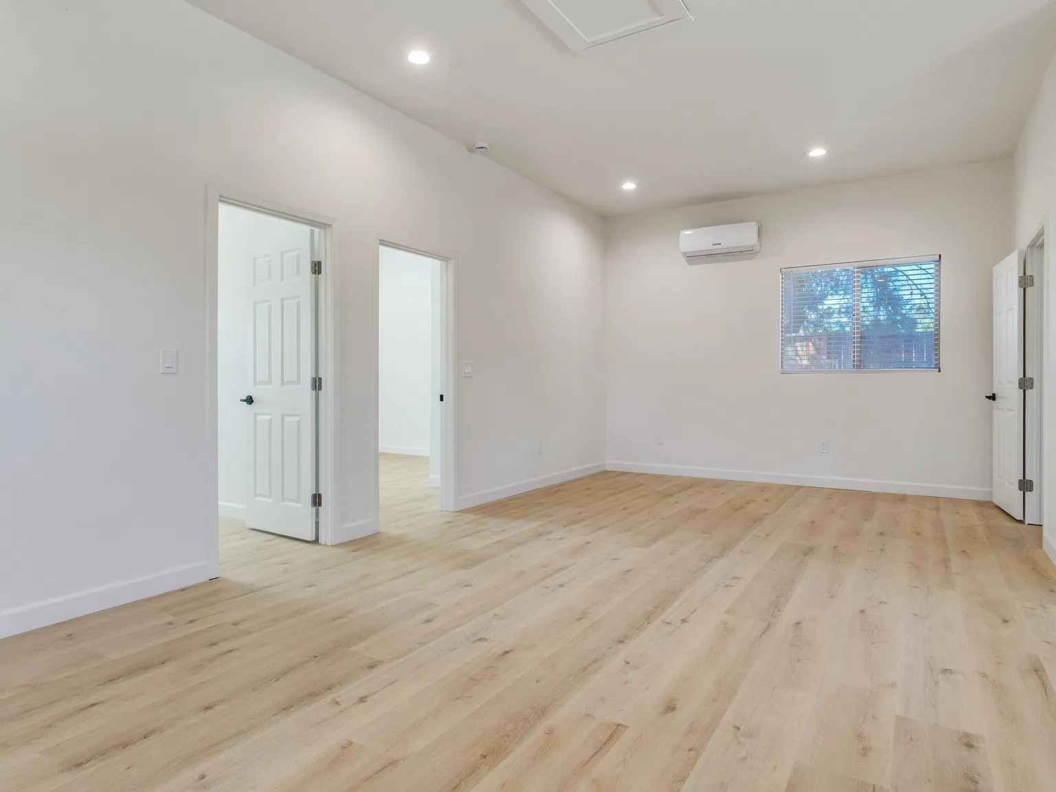 18785 Seneca Rd — Photo 1